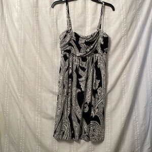 Soma black and white sleeping gown dress size large. Adjustable straps.
